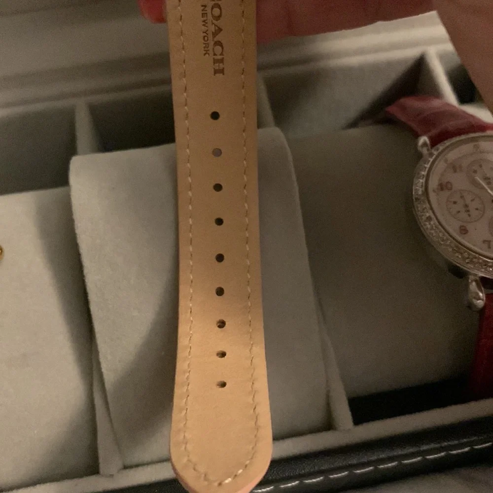 Brand new Coach Watch pink leather - Picture 3 of 5